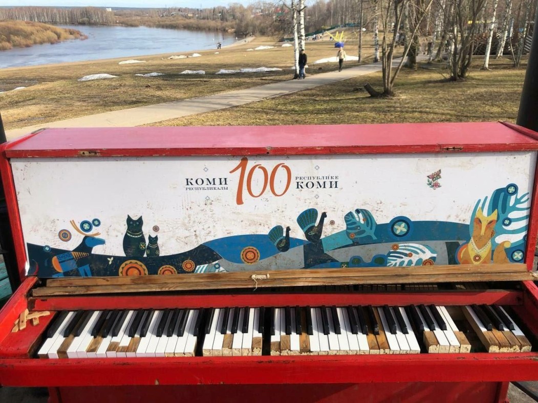 Красное пианино в парке имени Кирова заменят на новое